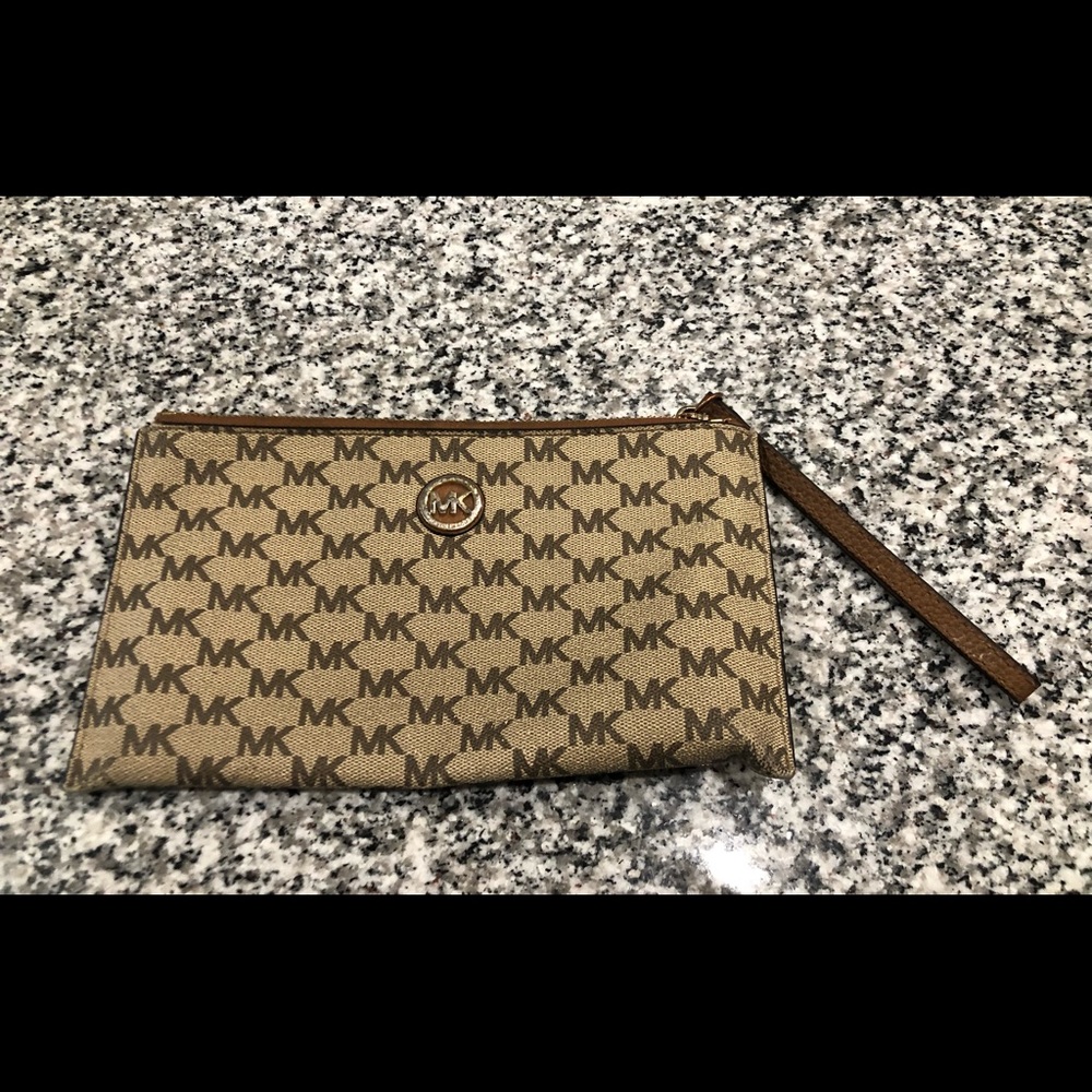 Michael Kors Brown Wristlet Wallet. Cute!